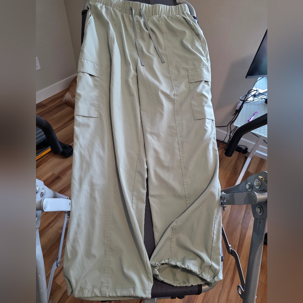 GAP Women's Cargo Jogger Pants - Light Green